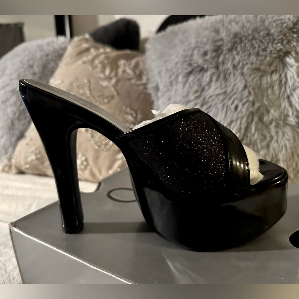 Women’s Black open-toe Mule with glitter mule strap. Size 7. NWB